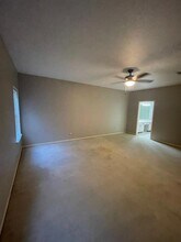 3060 Holly Hall St in Houston, TX - Building Photo - Building Photo