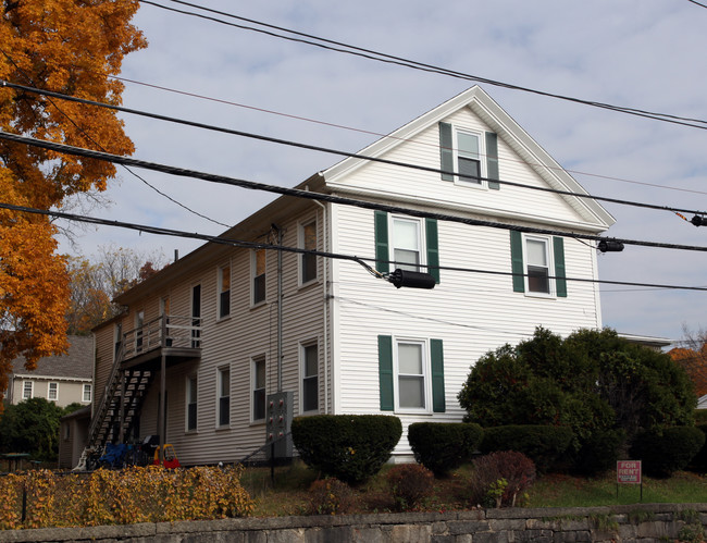 131 Pleasant St in Woburn, MA - Building Photo - Building Photo