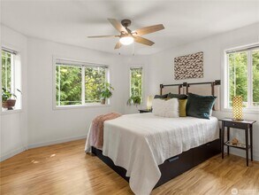 13511 97th Ave E, Unit 304 in Puyallup, WA - Foto de edificio - Building Photo