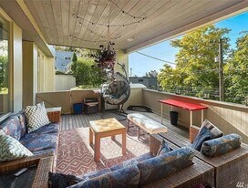 1038 Lakeview Blvd E in Seattle, WA - Building Photo