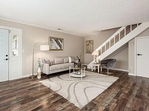 2025 Burwell Dr in Columbus, OH - Foto de edificio - Building Photo