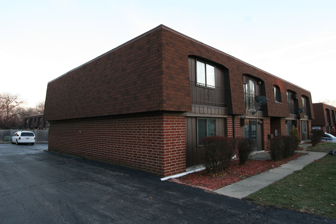 329 N Ardmore Ave in Villa Park, IL - Building Photo