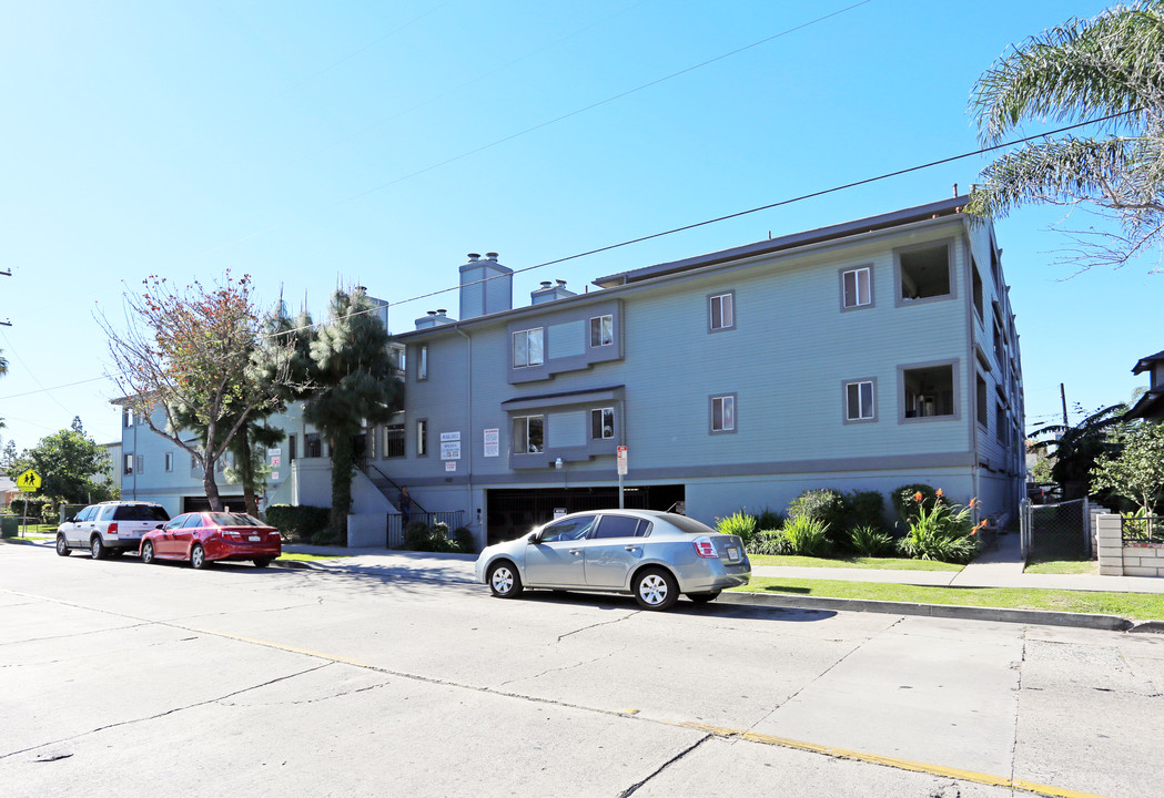 French Street Apartments in Santa Ana, CA - Building Photo