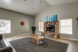 The Quails Apartments in Tucson, AZ - Foto de edificio - Building Photo