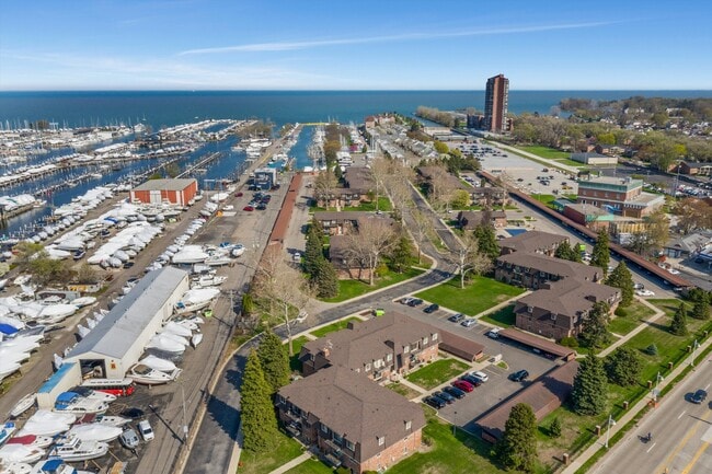 218 Riviera Dr in St. Clair Shores, MI - Building Photo - Building Photo
