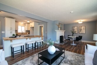 131 N Russet St in Portland, OR - Building Photo - Building Photo