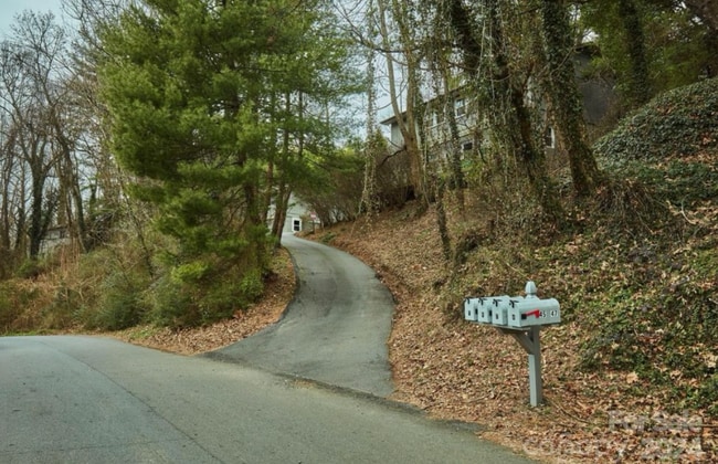 47 Aurora Dr, Unit #6 in Asheville, NC - Building Photo - Building Photo