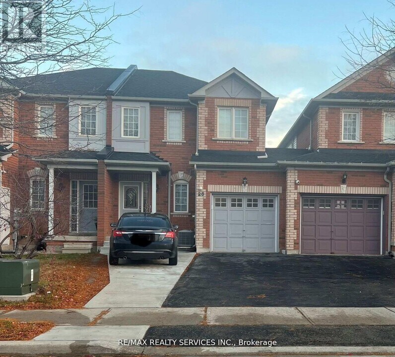 26 Mossgrove Crescent in Brampton, ON - Building Photo