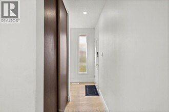 1497 Bayswater Crescent in Windsor, ON - Building Photo - Building Photo