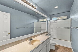 833 Mackilhaffy Dr in Patterson, CA - Building Photo - Building Photo