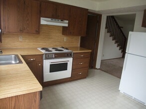 2617 SE Chicago St in Albany, OR - Building Photo - Building Photo