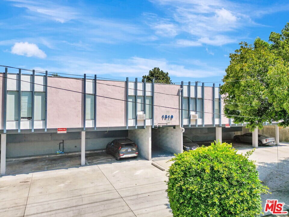 1319 Stanley Ave in Glendale, CA - Building Photo
