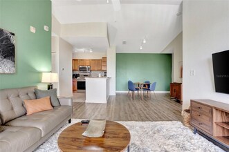 8335 38th St Cir E in Sarasota, FL - Foto de edificio - Building Photo