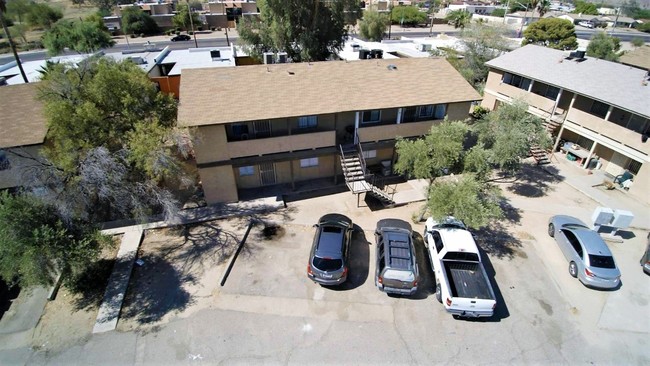 723 E Hazel Dr in Phoenix, AZ - Foto de edificio - Building Photo