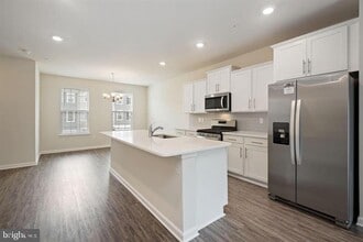 1807 Kellington Ct in Odenton, MD - Building Photo - Building Photo