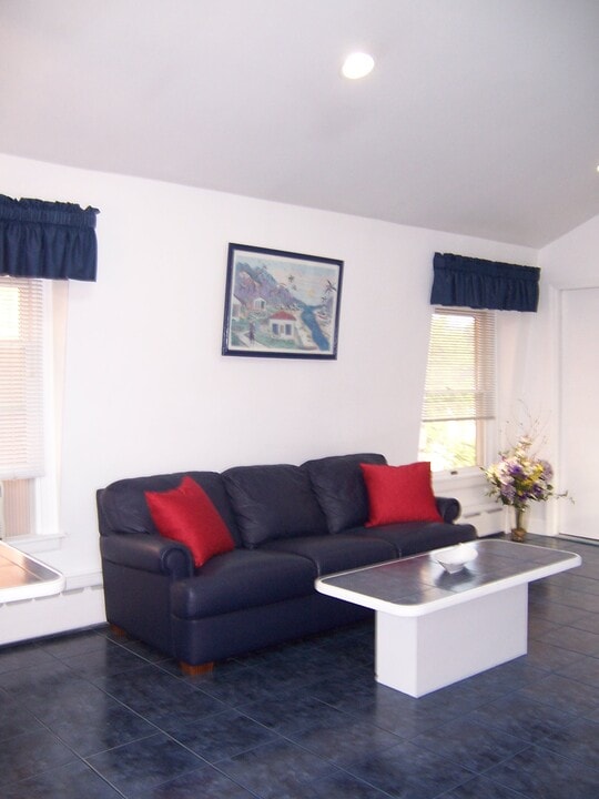 79 Harvey St, Unit One Bedroom furnished Apt in Cambridge, MA - Foto de edificio