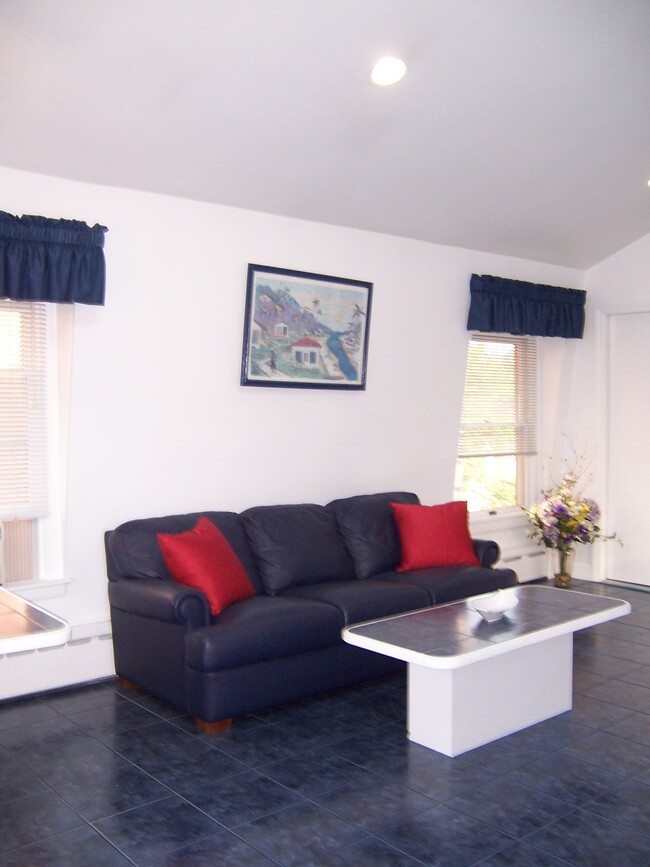 79 Harvey St, Unit One Bedroom furnished Apt