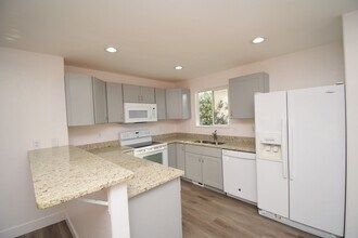 883 Westpointe Cir in Salt Lake City, UT - Building Photo - Building Photo