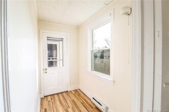 24 Elm St in New Milford, CT - Building Photo - Building Photo