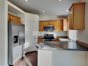 3237 W Wave Dr in Meridian, ID - Foto de edificio - Building Photo