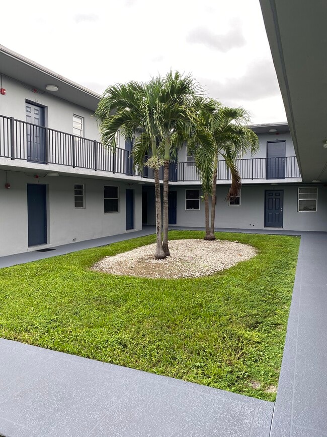 4300 SW 67th Ave, Unit 36 in Miami, FL - Foto de edificio - Building Photo