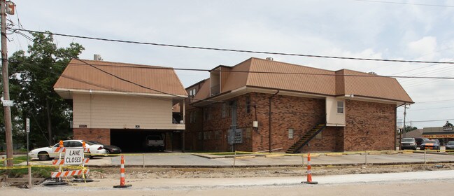 601-615 E Judge Perez Dr in Chalmette, LA - Building Photo - Building Photo