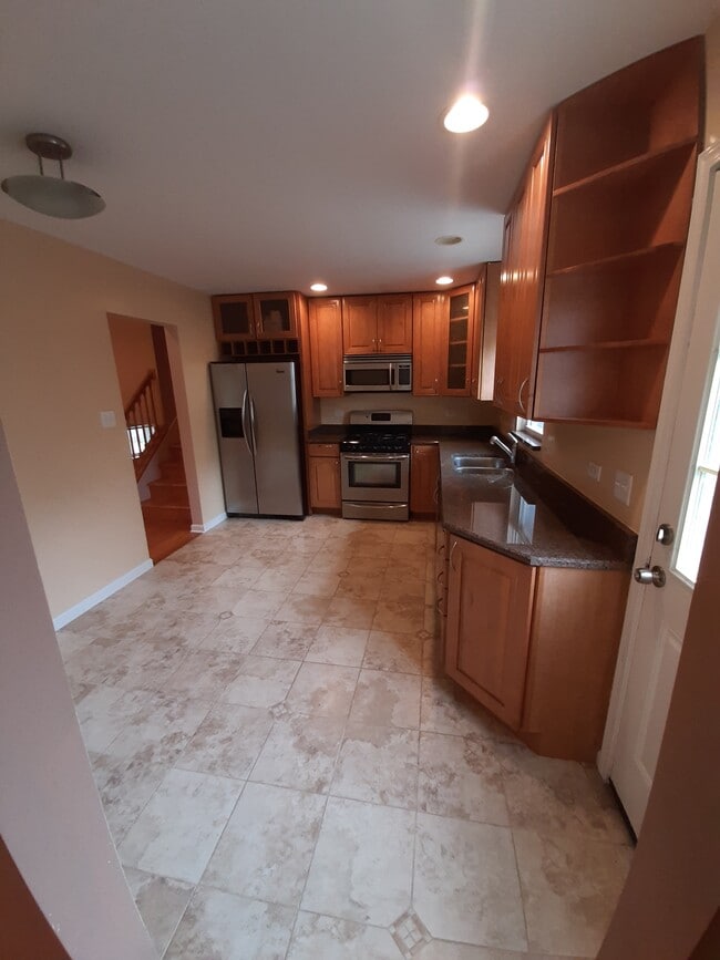 240 Glenview Rd in Glenview, IL - Foto de edificio - Building Photo