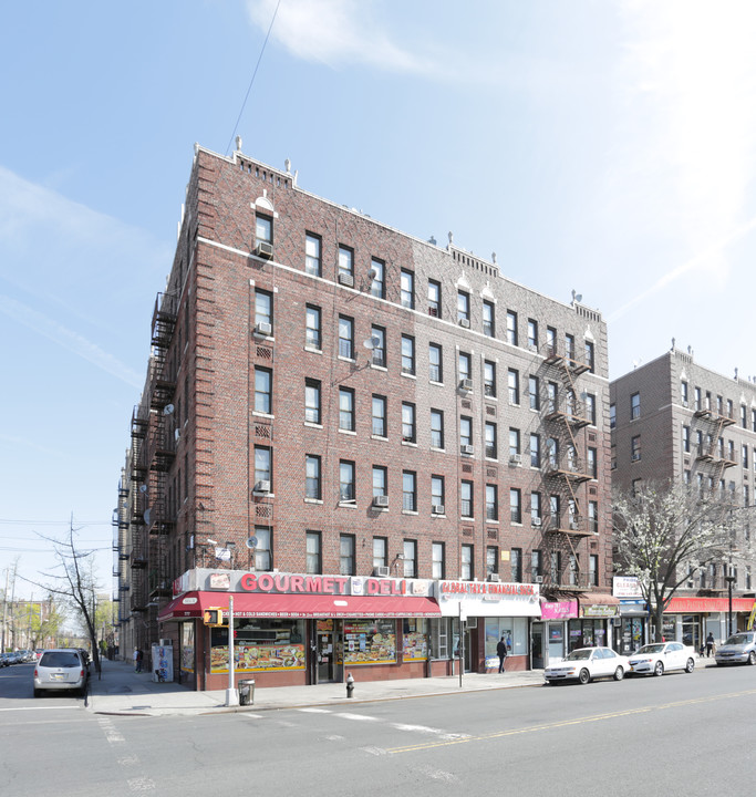 2704 Wallace in Bronx, NY - Building Photo