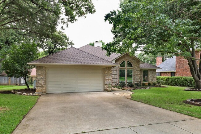1017 Glen Oak Dr in Burleson, TX - Building Photo - Building Photo