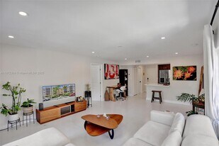 2640 NE 135th St in North Miami, FL - Building Photo