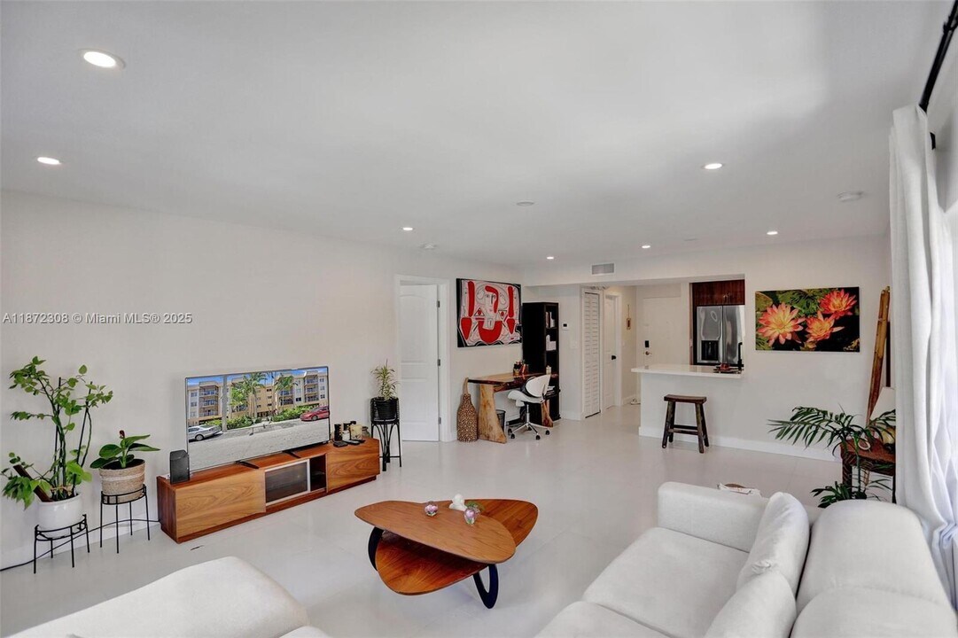 2640 NE 135th St in North Miami, FL - Building Photo