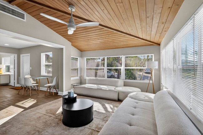 823 Avenida Hermosa, Unit ID1380018P in West Palm Beach, FL - Building Photo - Building Photo