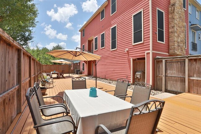 property at 402 W 16th St
