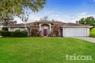 10902 Versailles Blvd in Clermont, FL - Building Photo