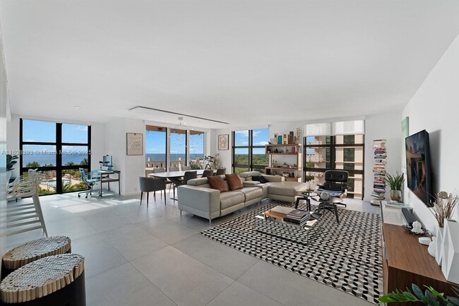 1121 Crandon Blvd, Unit # 702 in Key Biscayne, FL - Building Photo - Building Photo