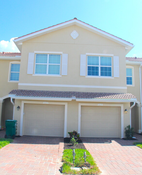 2792 Blossom Way in Naples, FL - Building Photo