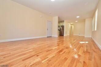 46 N 16th St in East Orange, NJ - Building Photo - Building Photo