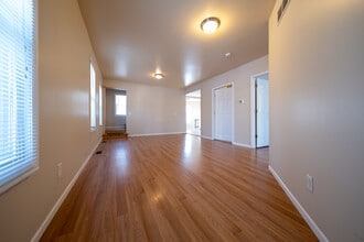1097 24th Ave SE in Minneapolis, MN - Building Photo - Building Photo