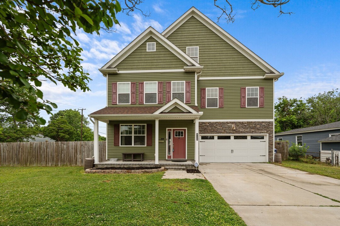 8128 Van Patten Rd in Norfolk, VA - Foto de edificio