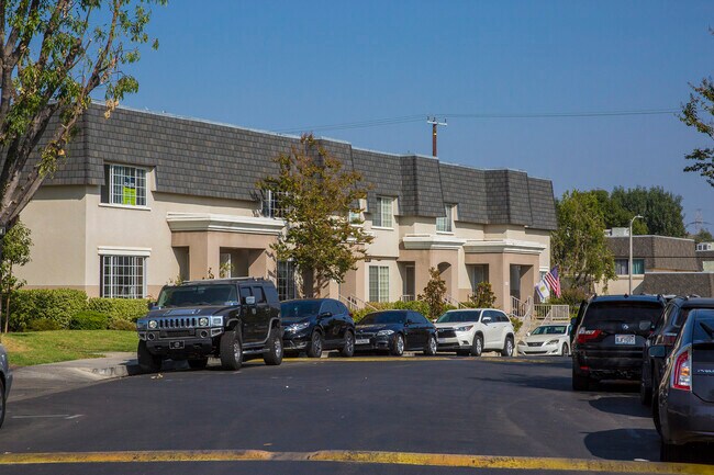 19111 Hamlin St in Reseda, CA - Building Photo - Building Photo