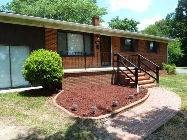 117 Barnes St in Carrboro, NC - Building Photo - Building Photo
