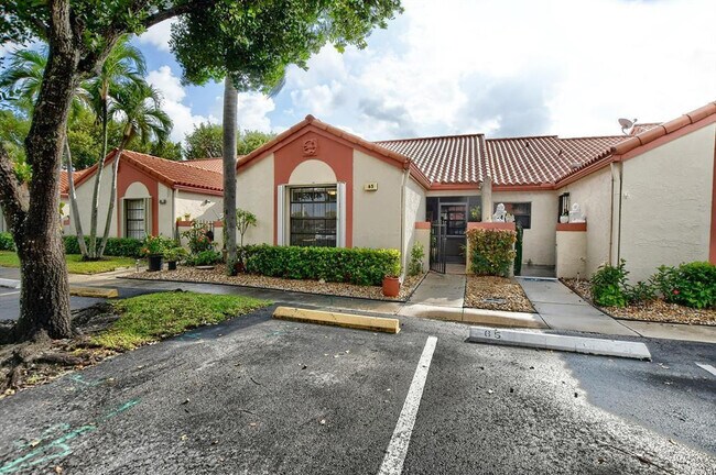 65 Centennial Ct in Deerfield Beach, FL - Building Photo - Building Photo
