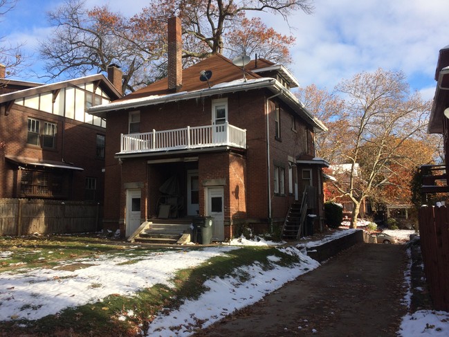 172 Oakdale Ave in Akron, OH - Foto de edificio - Building Photo