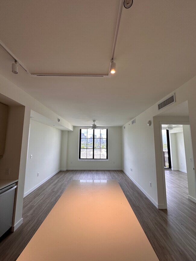 73 NW 30th St, Unit A3 in Miami, FL - Foto de edificio - Building Photo