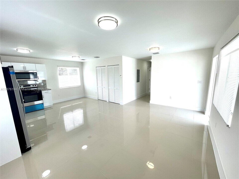 1766 NW 68th Terrace-Unit -A in Miami, FL - Building Photo