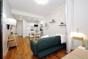 388 W 38th St in New York, NY - Building Photo
