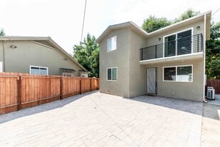 22849 Macfarlane Dr in Woodland Hills, CA - Building Photo