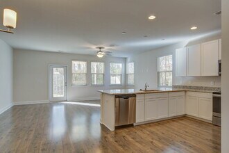 7821 Montview Rd in North Charleston, SC - Building Photo - Building Photo