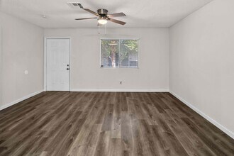 410 Regina St in San Antonio, TX - Building Photo - Building Photo