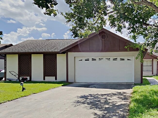 property at 1424 Drayton Ct